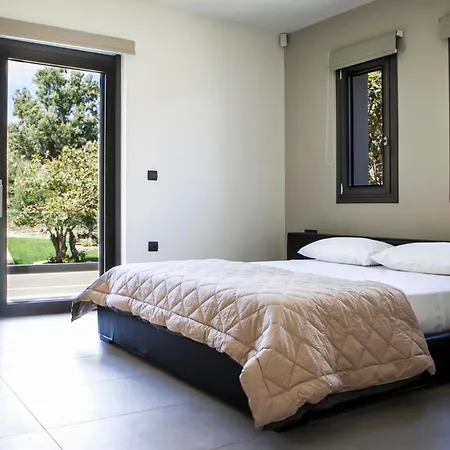 Christina By Vintage Travel ספרטיה